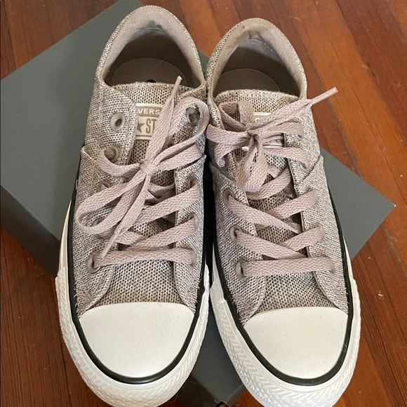 NWT Converse Low Top Sneakers in gray size 6 - Picture 2 of 5